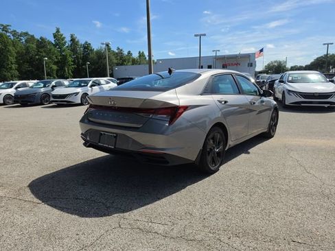 Used 2023 Hyundai Elantra SEL FWD image 8