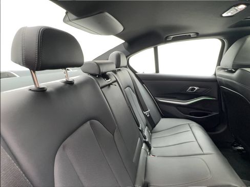 Used 2025 BMW 330i Sedan w/ Convenience Package RWD image 28