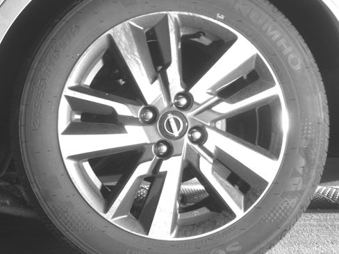 Used 2025 Nissan Versa SV image 14