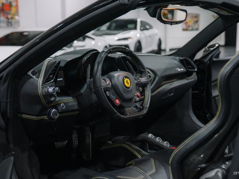 Used 2018 Ferrari 488 Spider RWD image 2