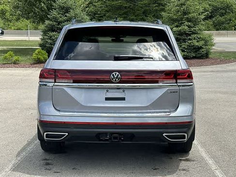 Used 2024 Volkswagen Atlas SE AWD/4WD image 4