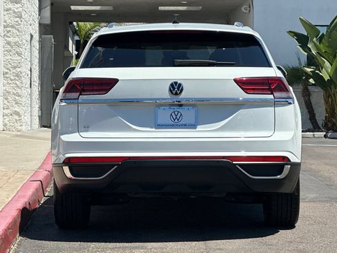 Used 2023 Volkswagen Atlas Cross Sport SE w/ Panoramic Sunroof Package FWD image 5