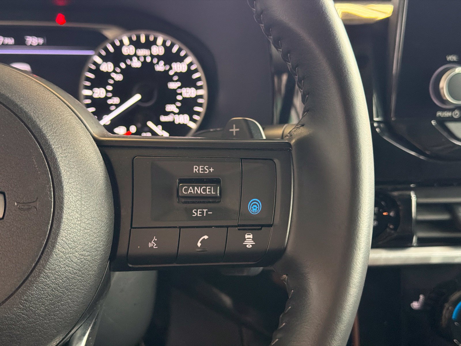 Used 2025 Nissan Pathfinder SV AWD/4WD image 22