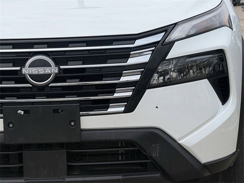 Used 2024 Nissan Rogue SV image 8