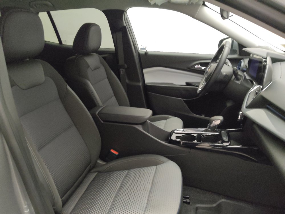 Used 2025 Chevrolet Trax LT w/ Driver Confidence Package FWD image 21