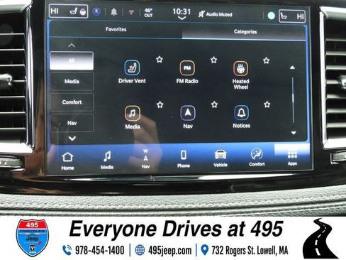 Used 2025 Chrysler Pacifica Limited FWD image 27