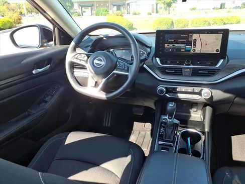 Used 2024 Nissan Altima 2.5 SV w/ SV Premium Package image 12