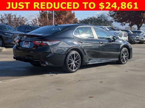 Used 2024 Toyota Camry SE image 5