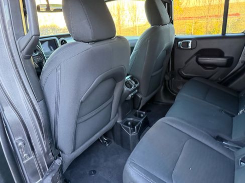 Used 2021 Jeep Gladiator Sport image 22