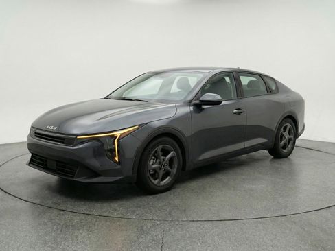 Used 2025 Kia K4 FWD image 3
