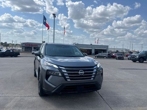 Certified 2025 Nissan Rogue SV AWD/4WD image 3