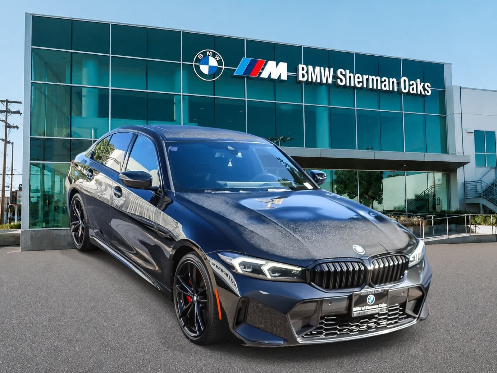 Used 2023 BMW 330i Sedan w/ M Sport Package RWD image 3