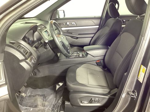 Used 2018 Ford Explorer XLT AWD/4WD image 17