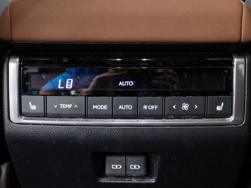 Used 2024 Lexus GX 550 w/ Accessory Package (31) AWD/4WD image 42