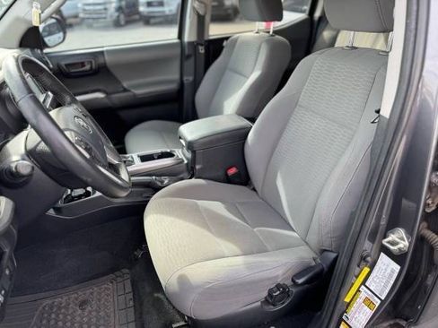 Used 2019 Toyota Tacoma SR5 RWD image 12