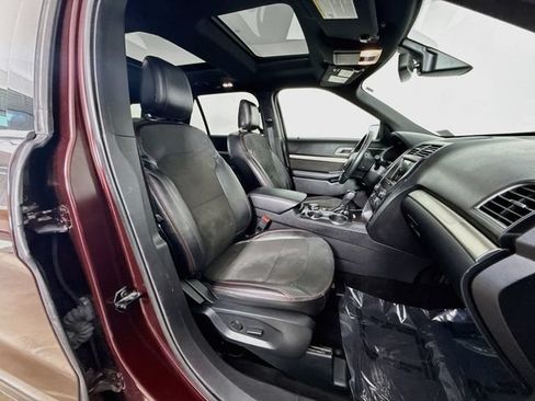 Used 2019 Ford Explorer XLT w/ Equipment Group 202A AWD/4WD image 30
