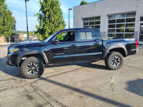 Used 2017 Toyota Tacoma TRD Off-Road w/ Tow Package (A/T) AWD/4WD image 10