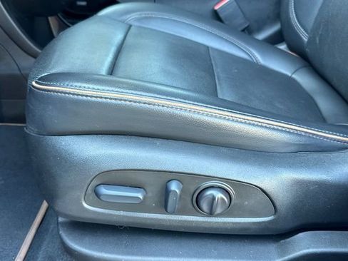 Used 2022 GMC Acadia AT4 w/ Technology Package image 13