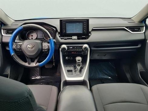 Used 2019 Toyota RAV4 LE FWD image 20