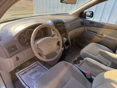 Used 2007 Toyota Sienna CE image 21