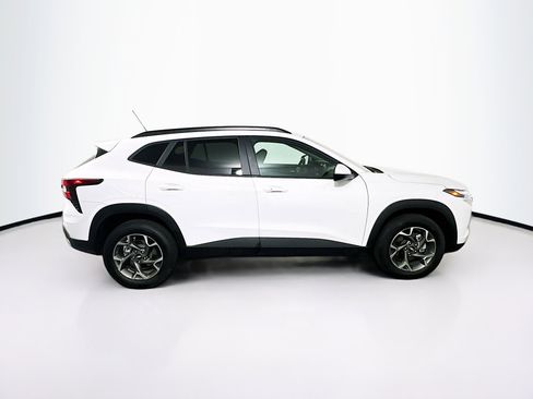 Used 2025 Chevrolet Trax LT w/ LT Convenience Package FWD image 10