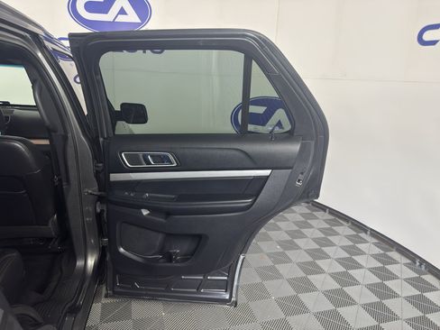 Used 2017 Ford Explorer XLT w/ Equipment Group 202A FWD image 38