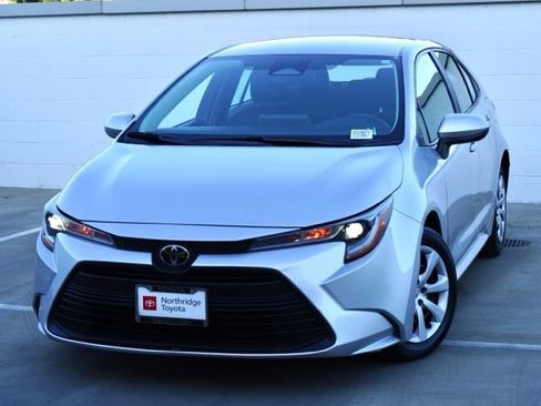 Used 2025 Toyota Corolla LE image 4