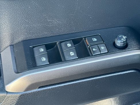 Used 2021 Toyota Tacoma TRD Sport w/ Technology Package RWD image 13