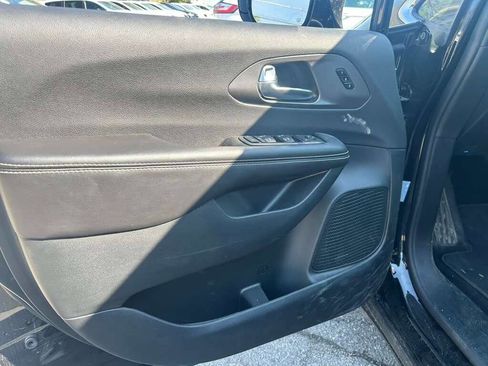 Used 2026 Chrysler Pacifica Select FWD image 10