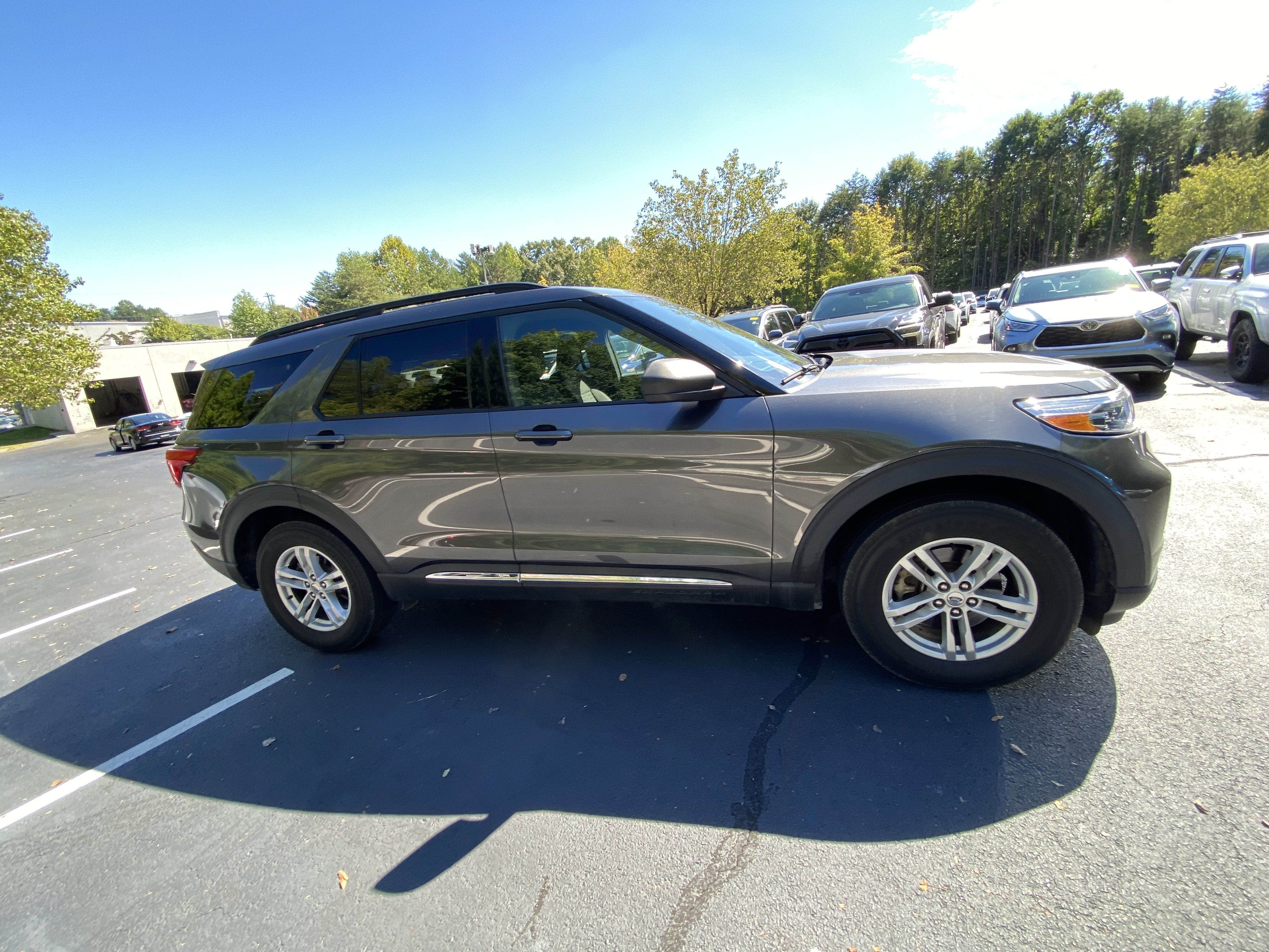 Used 2020 Ford Explorer XLT w/ Class III Trailer Tow Package AWD/4WD image 19