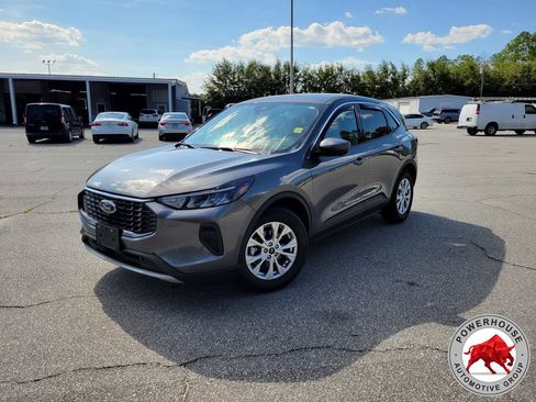 Used 2023 Ford Escape Active w/ Tech Pack #2 FWD image 2