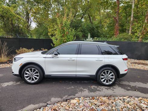 Used 2022 Lincoln Corsair AWD w/ Premium Package image 2