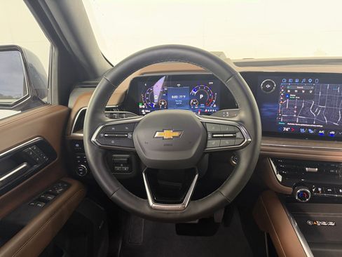 Used 2025 Chevrolet Suburban High Country image 33