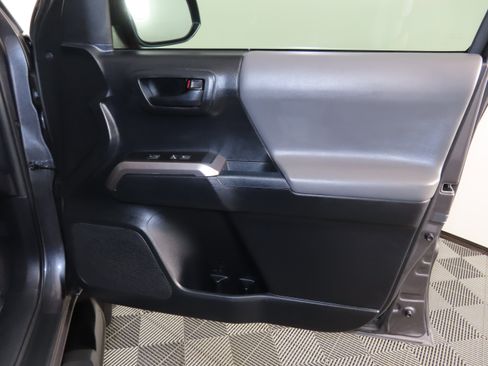 Used 2018 Toyota Tacoma SR5 image 41