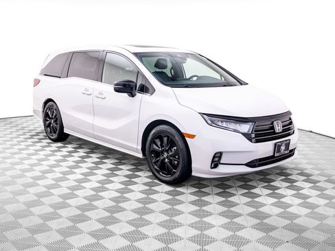 Used 2024 Honda Odyssey Sport image 9