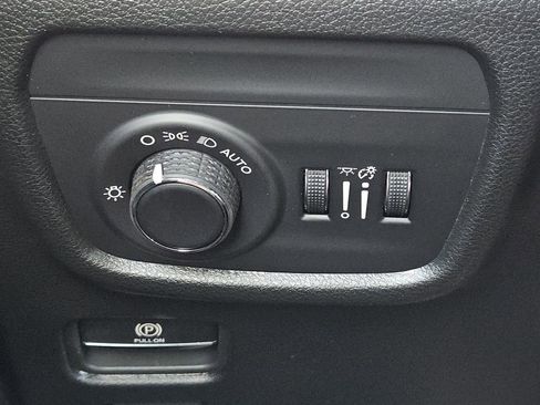 New 2025 Jeep Grand Cherokee Altitude image 13