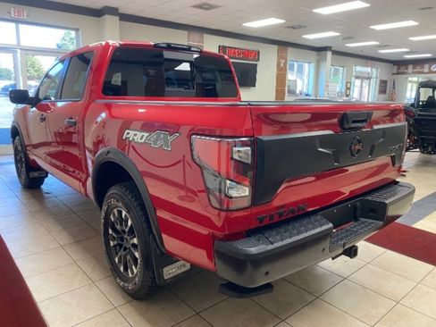 Used 2021 Nissan Titan PRO-4X w/ Pro-4x Convenience Package image 3