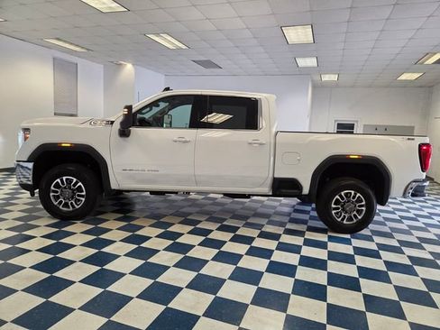 Used 2022 GMC Sierra 2500 SLE w/ SLE Value Package; AWD/4WD image 4