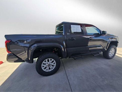 Used 2025 Toyota Tacoma SR5 AWD/4WD image 9