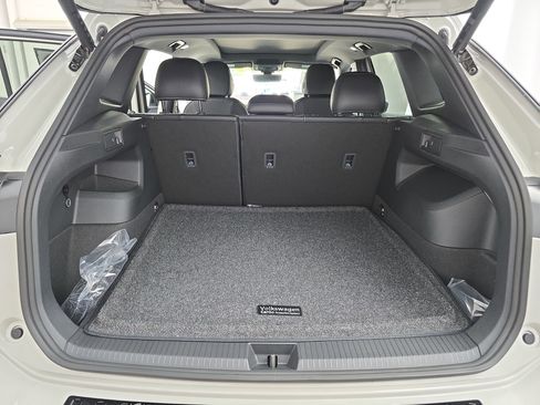 New 2026 Volkswagen Tiguan SE R-Line AWD/4WD image 12