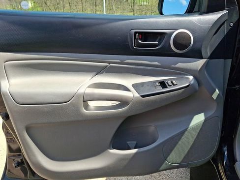 Used 2015 Toyota Tacoma 4x4 Access Cab V6 w/ SR5 Package image 12