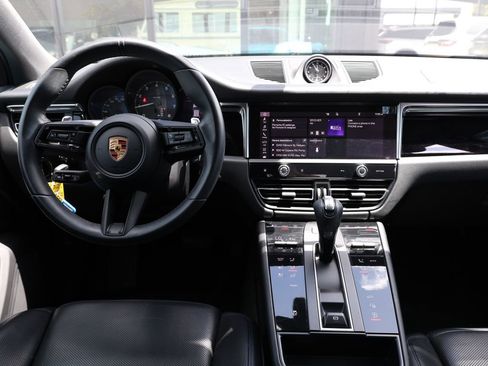 Used 2023 Porsche Macan AWD/4WD image 24