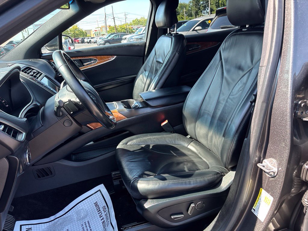 Used 2018 Lincoln MKX Select w/ Lincoln MKX Climate Package FWD image 18