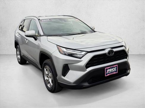 Used 2025 Toyota RAV4 XLE AWD/4WD image 3