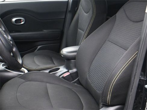 Used 2014 Kia Soul + image 10
