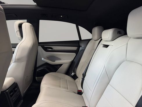 Used 2026 Porsche Macan 4S Electric AWD/4WD image 13