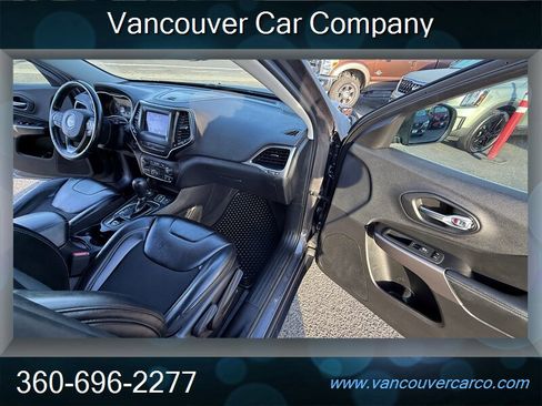 Used 2019 Jeep Cherokee Latitude Plus w/ Cold Weather Group image 17