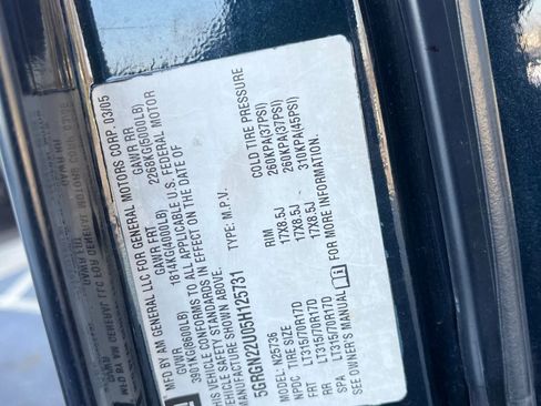 Used 2005 HUMMER H2 SUT w/ Preferred Equipment Group AWD/4WD image 32