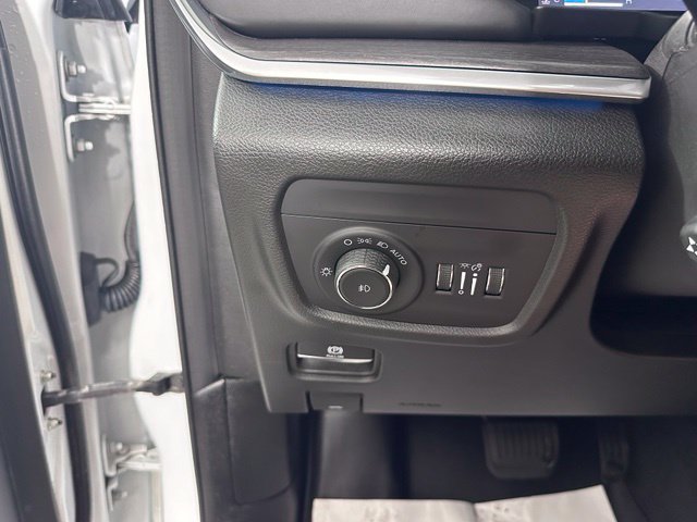 Used 2022 Jeep Grand Cherokee Overland AWD/4WD image 24