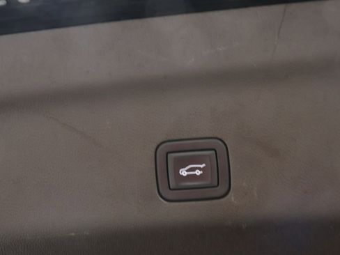 Used 2023 GMC Yukon XL Denali image 32